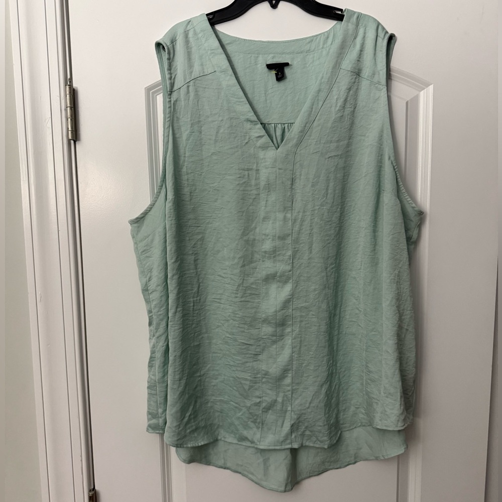 Torrid light green sleeveless blouse EUC
